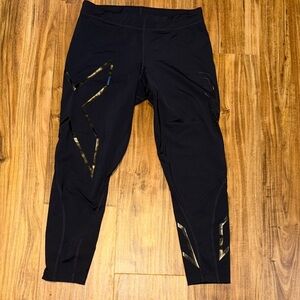 2XU Women's Black Leggings medium train running compression tights crop black